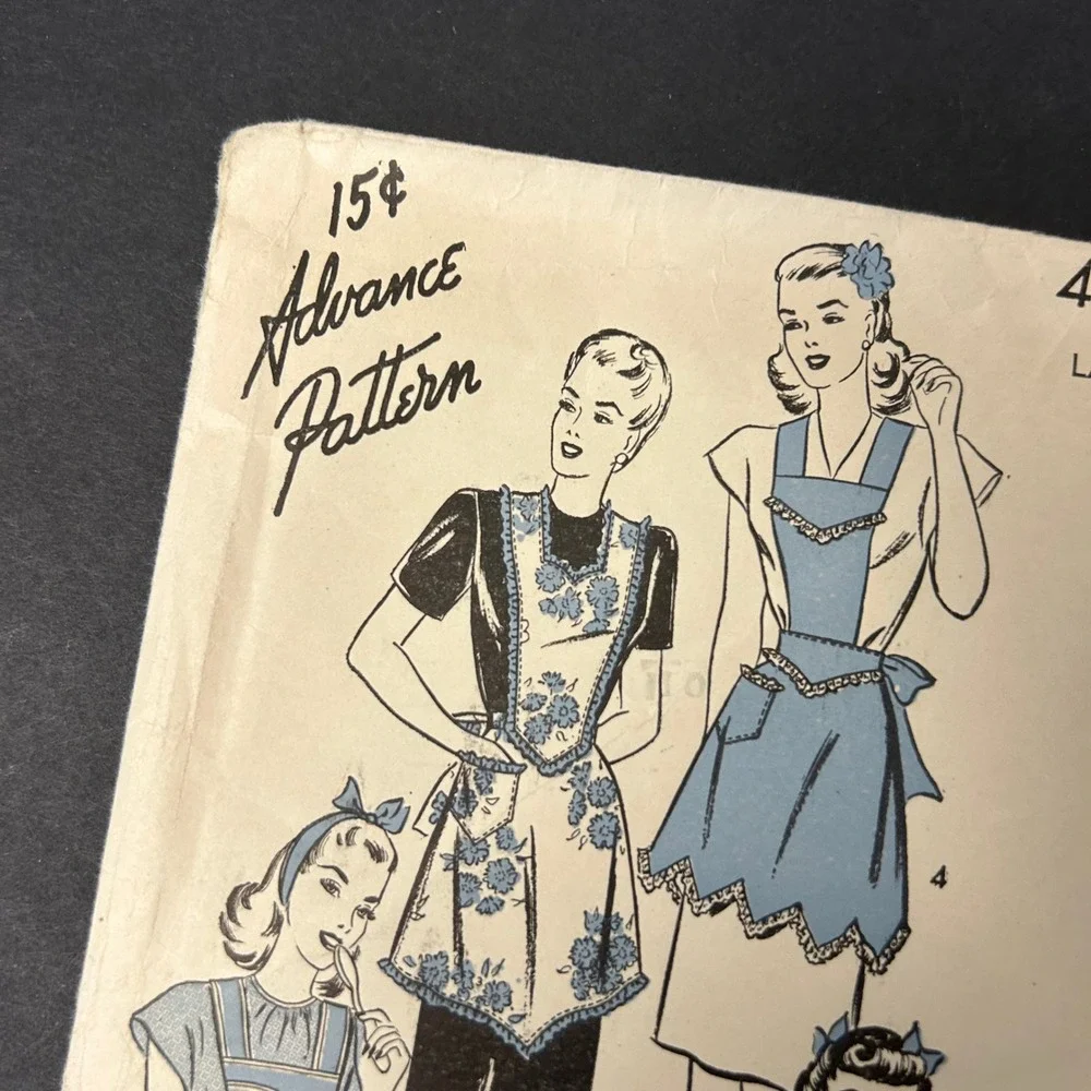 Vintage 40's 4312 Apron Advance Sewing Pattern Women Medium Scalloped Bib Apron